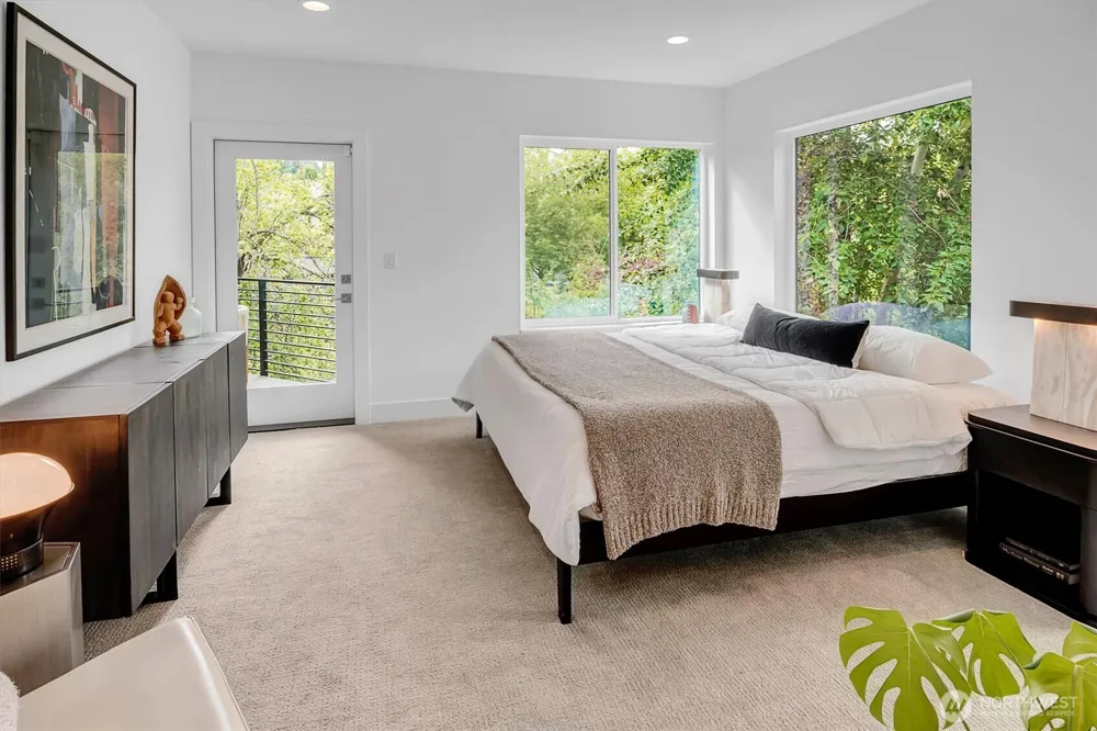 427 102nd Avenue SE Bellevue, WA 98004