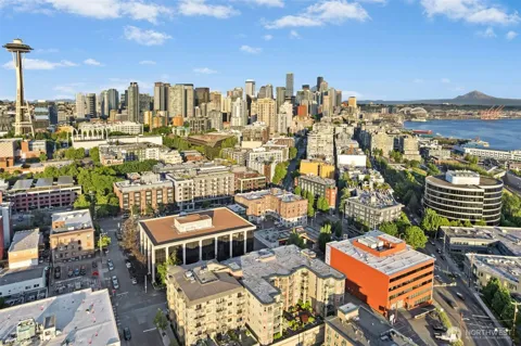 133 Queen Anne Avenue #304