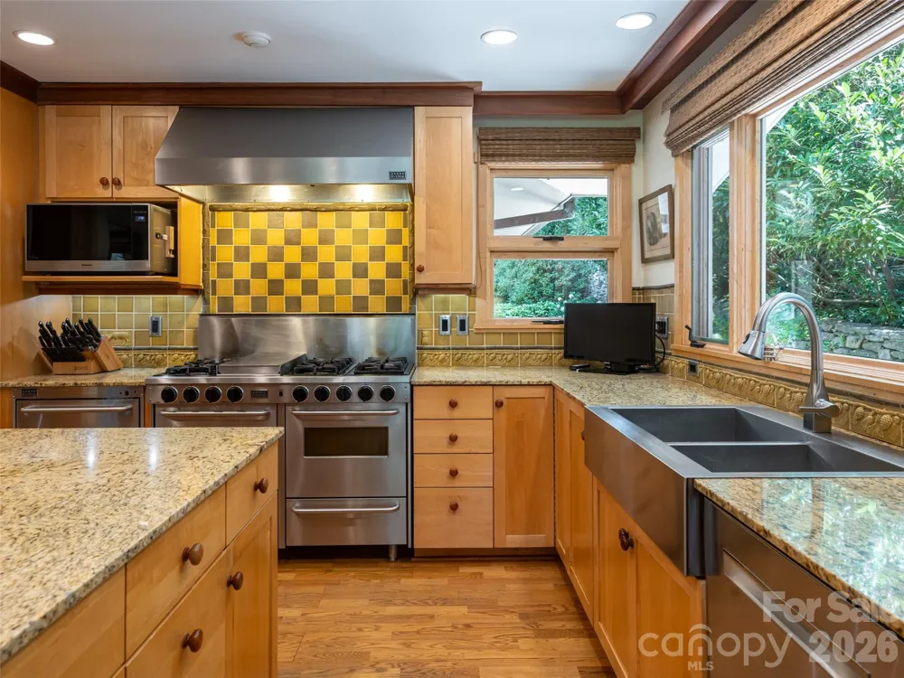 17 Amherst Road Biltmore Forest, NC 28803