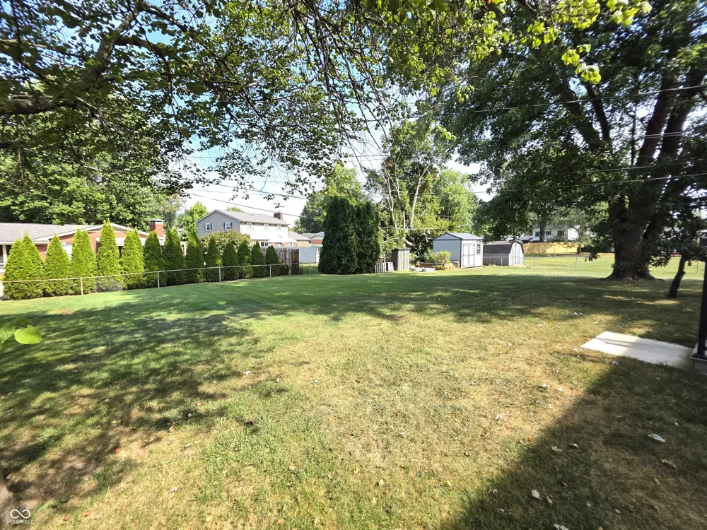 3910 Lantern Columbus, IN 47203