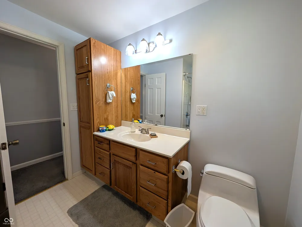 3910 Lantern Columbus, IN 47203
