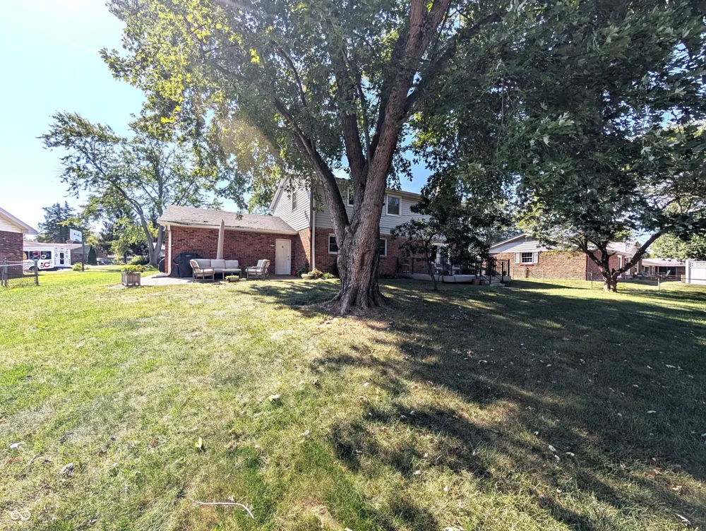 3910 Lantern Columbus, IN 47203
