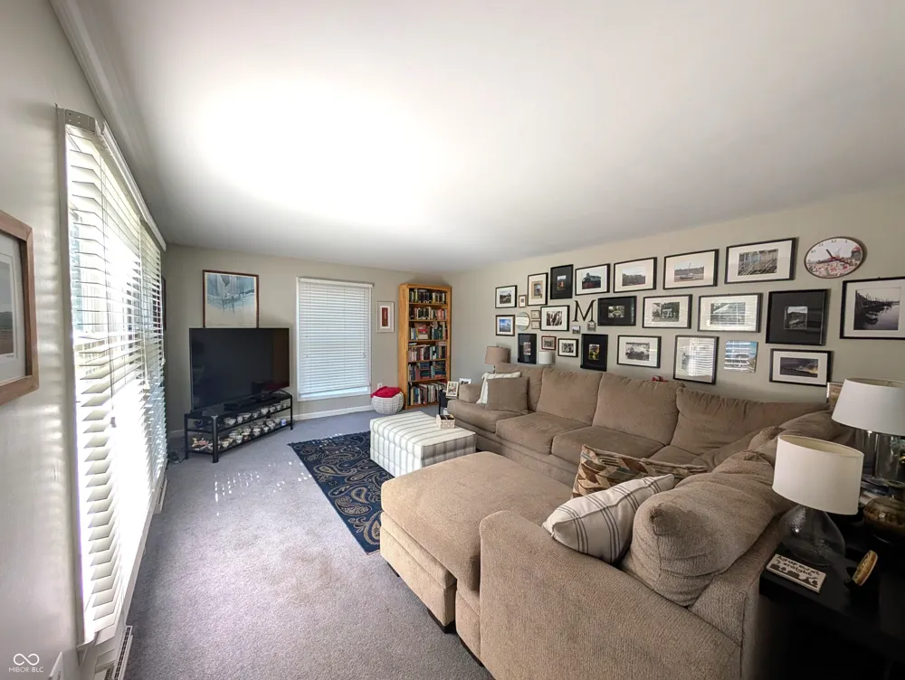 3910 Lantern Columbus, IN 47203