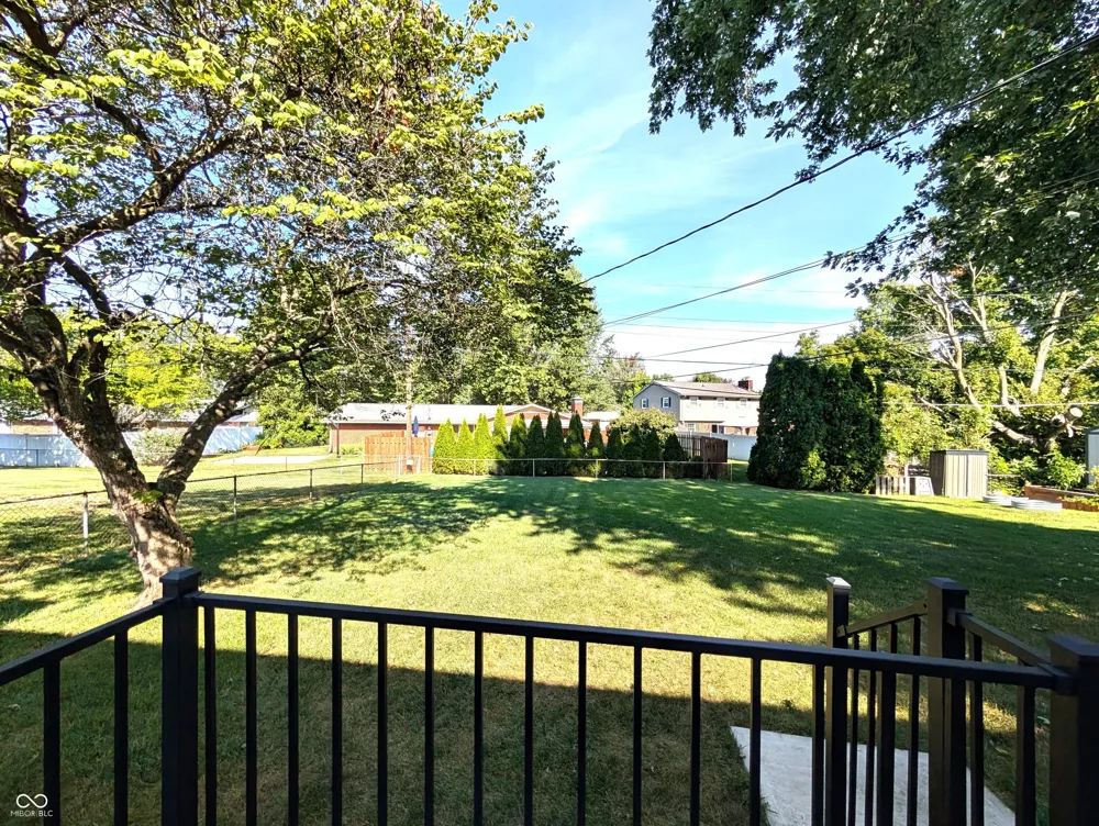 3910 Lantern Columbus, IN 47203