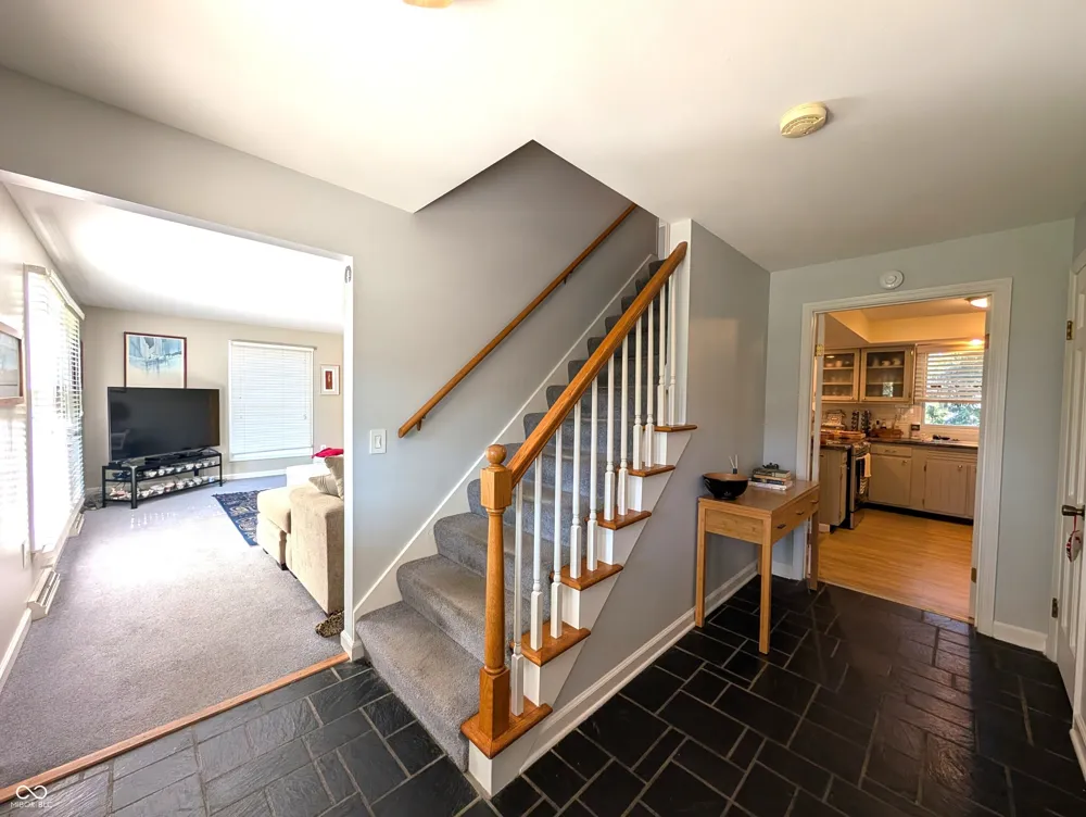 3910 Lantern Columbus, IN 47203
