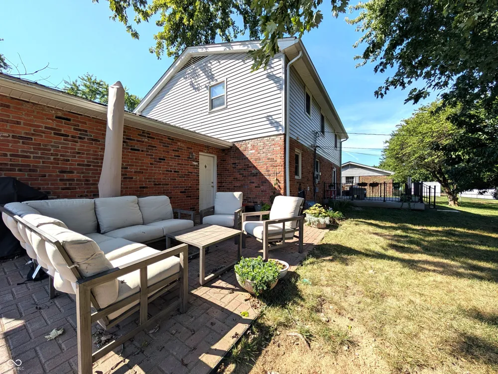 3910 Lantern Columbus, IN 47203