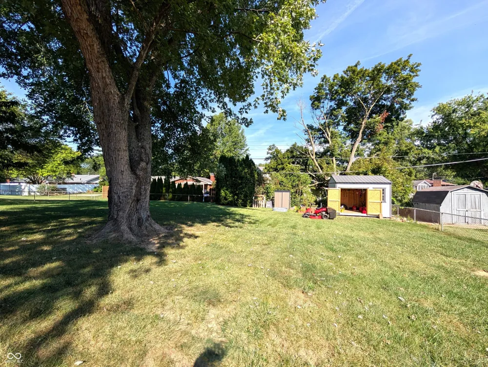 3910 Lantern Columbus, IN 47203