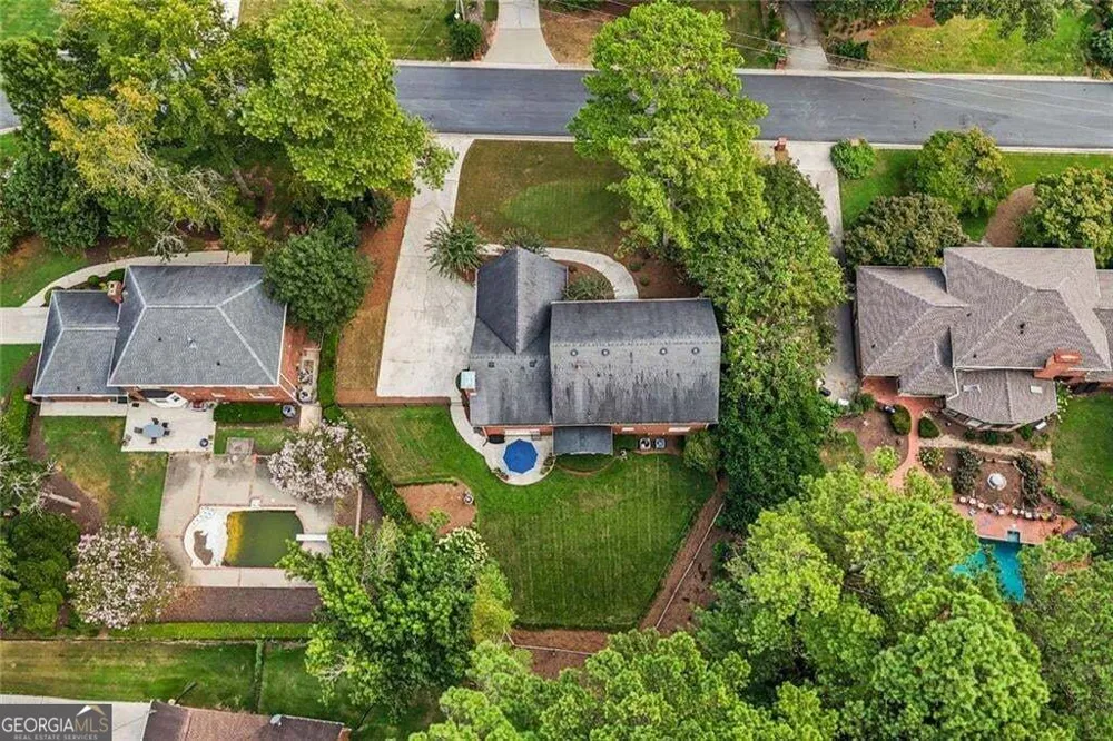 877 Guinevere WAY SW Lilburn, GA 30047