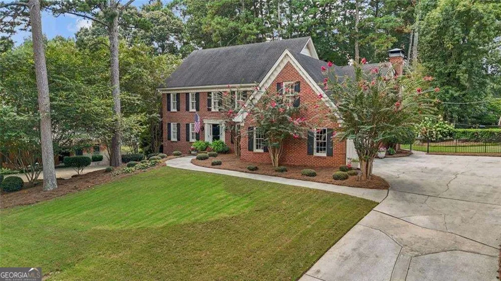 877 Guinevere WAY SW Lilburn, GA 30047