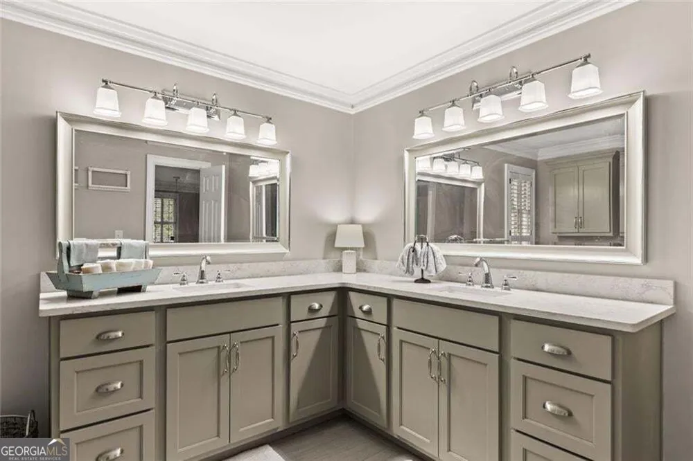 877 Guinevere WAY SW Lilburn, GA 30047