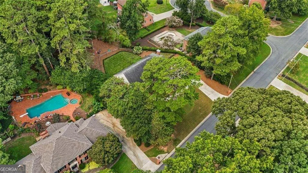 877 Guinevere WAY SW Lilburn, GA 30047