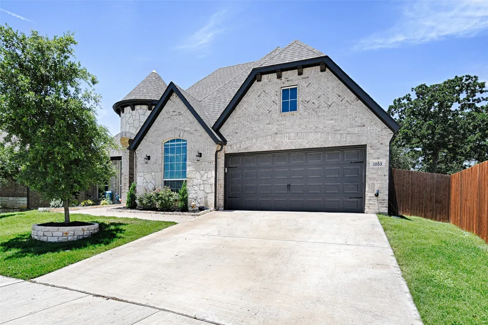 1053 Legacy Oaks Joshua, TX 76058