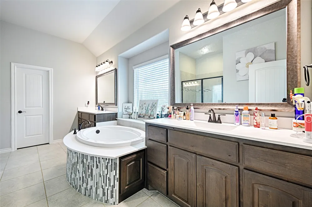 1053 Legacy Oaks Joshua, TX 76058