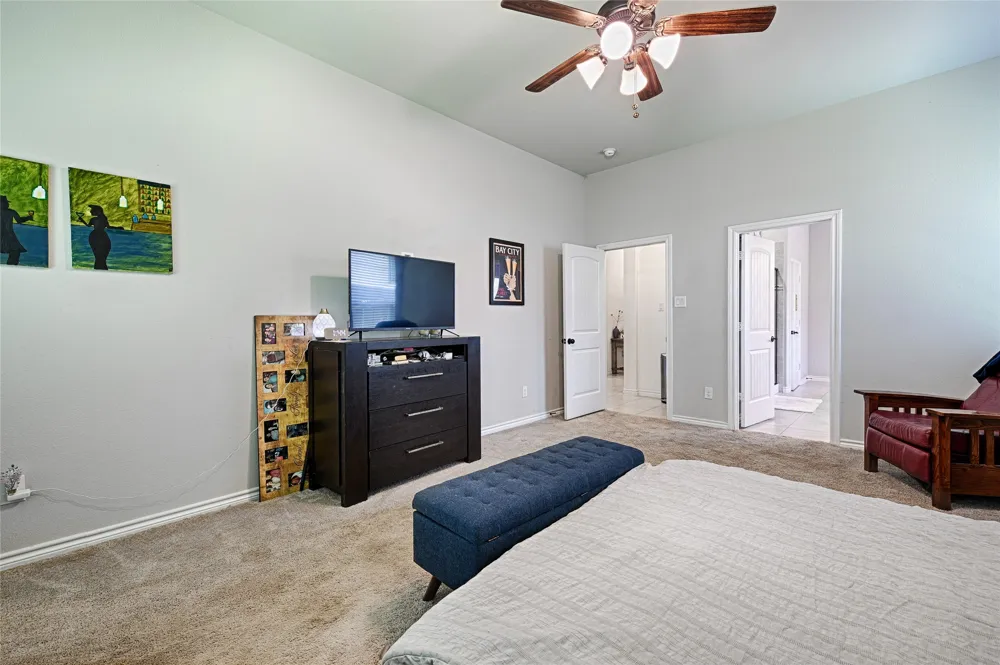 1053 Legacy Oaks Joshua, TX 76058