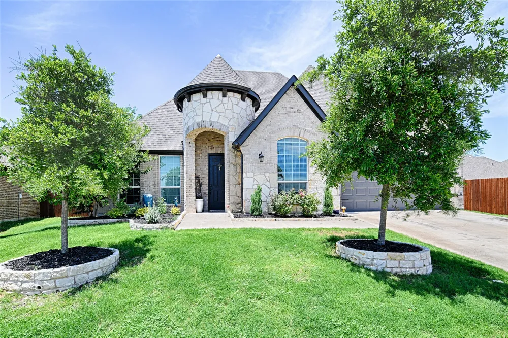 1053 Legacy Oaks Joshua, TX 76058