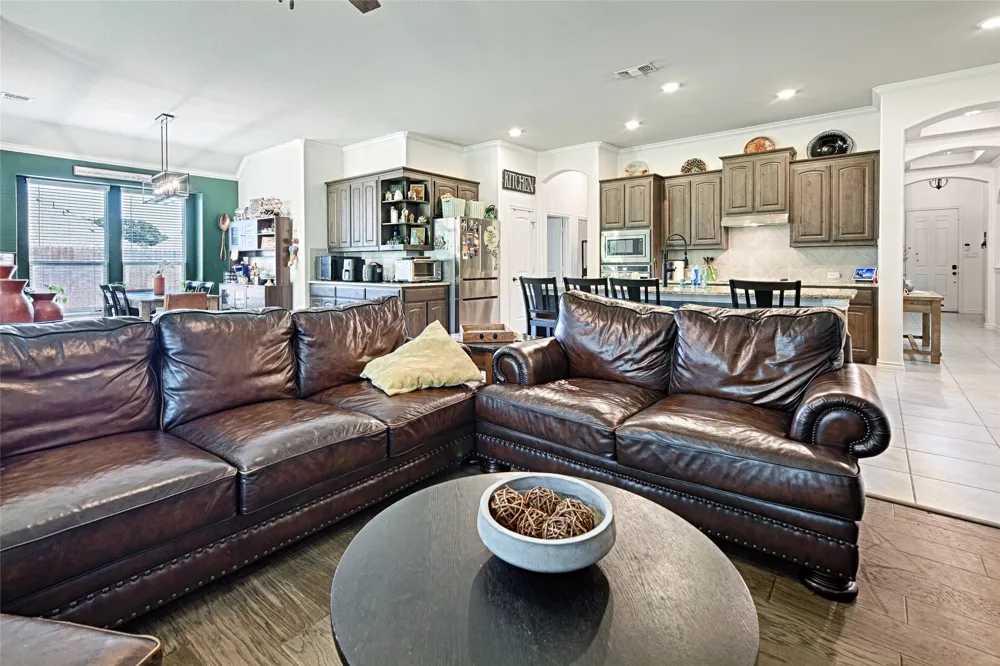 1053 Legacy Oaks Joshua, TX 76058