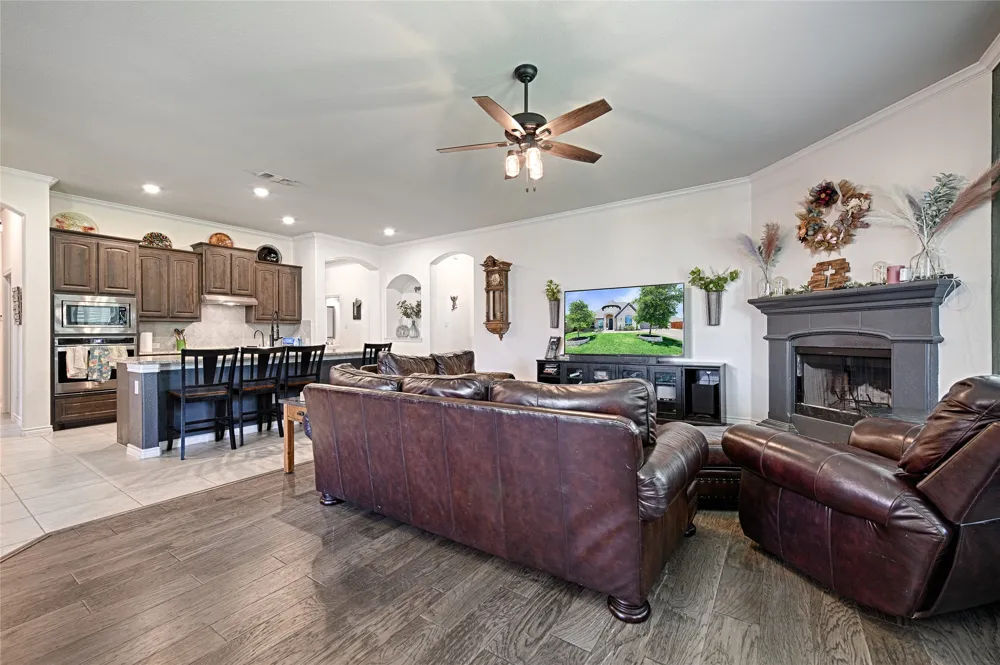 1053 Legacy Oaks Joshua, TX 76058