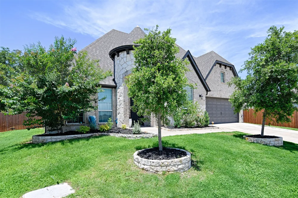 1053 Legacy Oaks Joshua, TX 76058