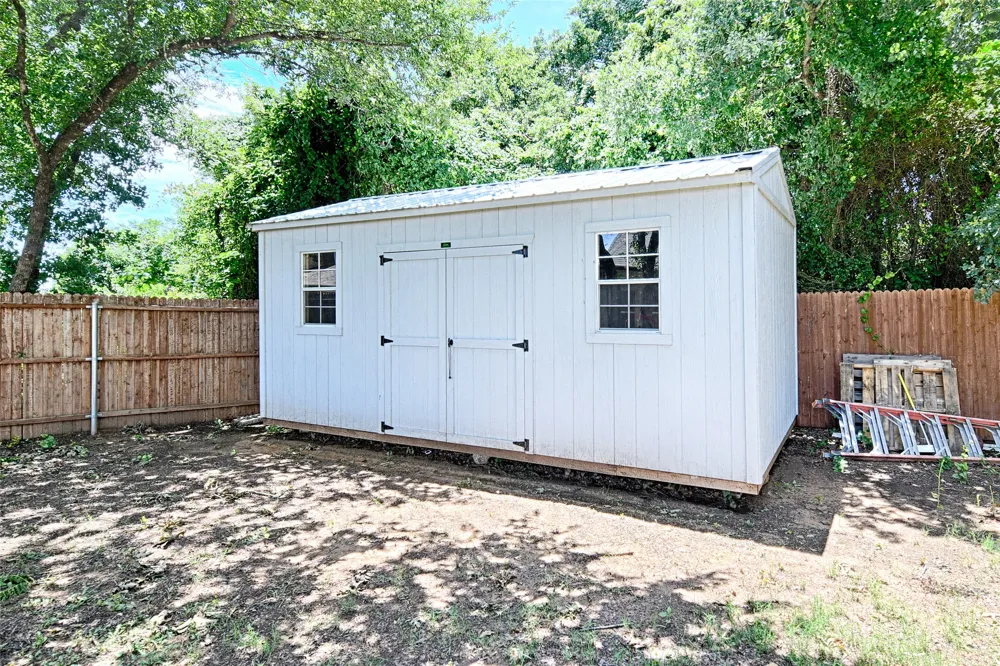 1053 Legacy Oaks Joshua, TX 76058