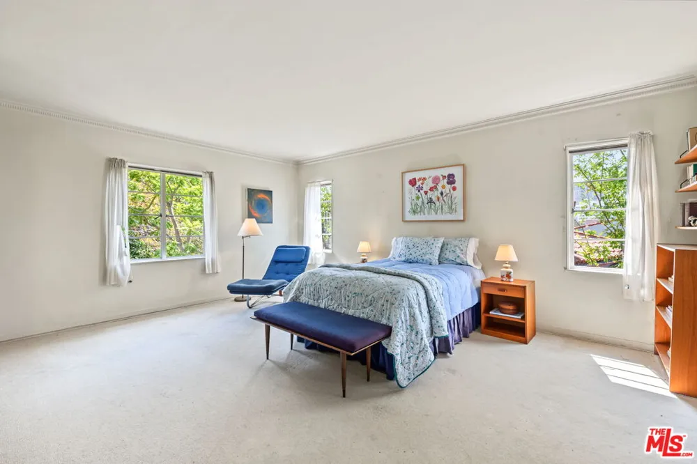 811 Thayer Avenue Los Angeles, CA 90024