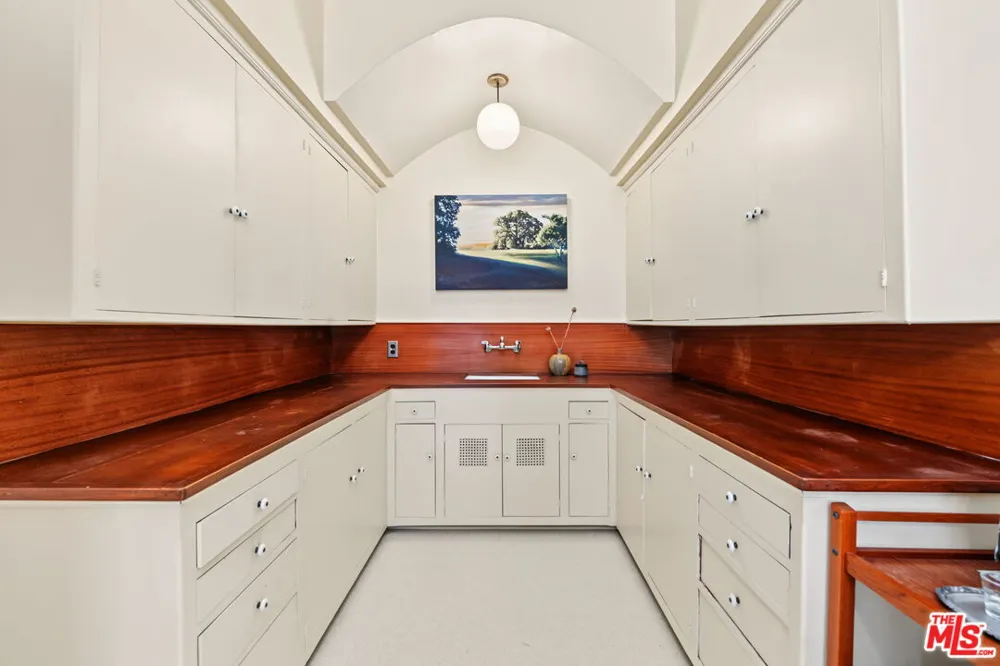 811 Thayer Avenue Los Angeles, CA 90024
