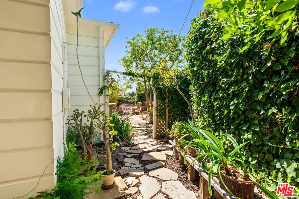 811 Thayer Avenue Los Angeles, CA 90024