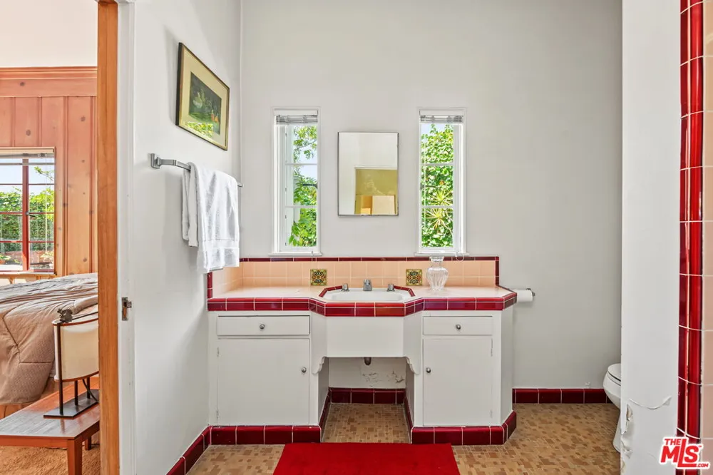 811 Thayer Avenue Los Angeles, CA 90024