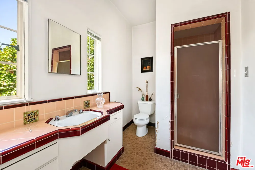 811 Thayer Avenue Los Angeles, CA 90024