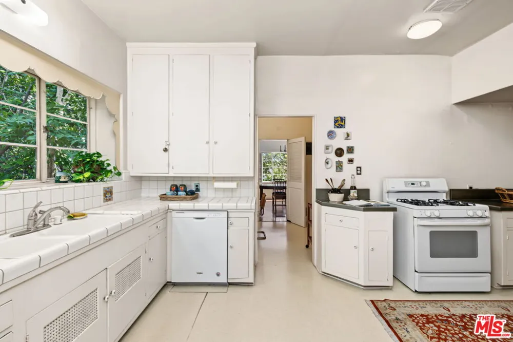 811 Thayer Avenue Los Angeles, CA 90024