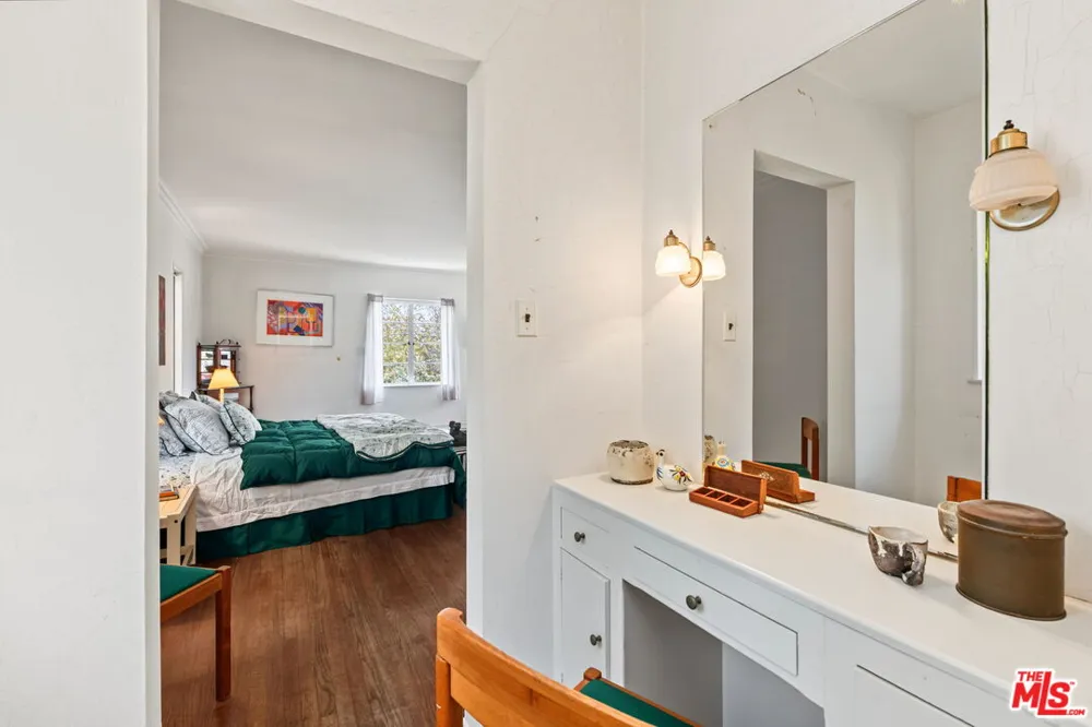 811 Thayer Avenue Los Angeles, CA 90024