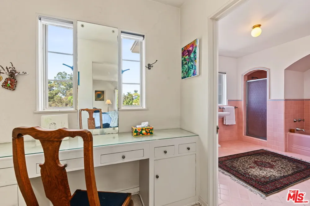 811 Thayer Avenue Los Angeles, CA 90024