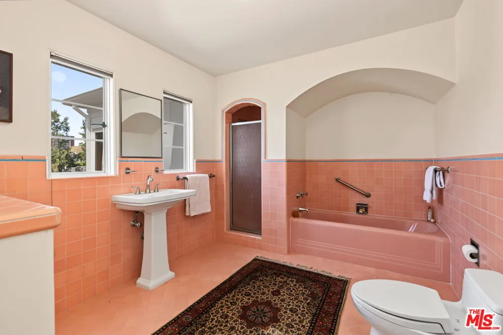 811 Thayer Avenue Los Angeles, CA 90024