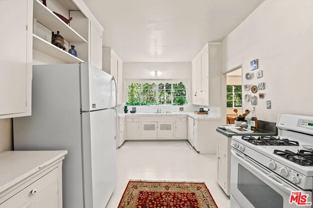 811 Thayer Avenue Los Angeles, CA 90024