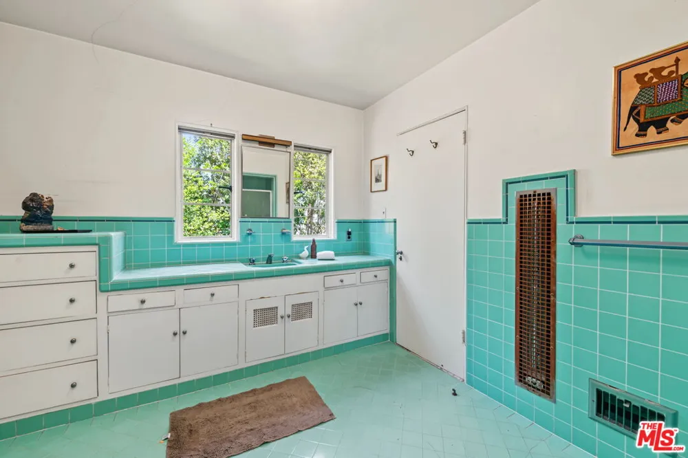 811 Thayer Avenue Los Angeles, CA 90024