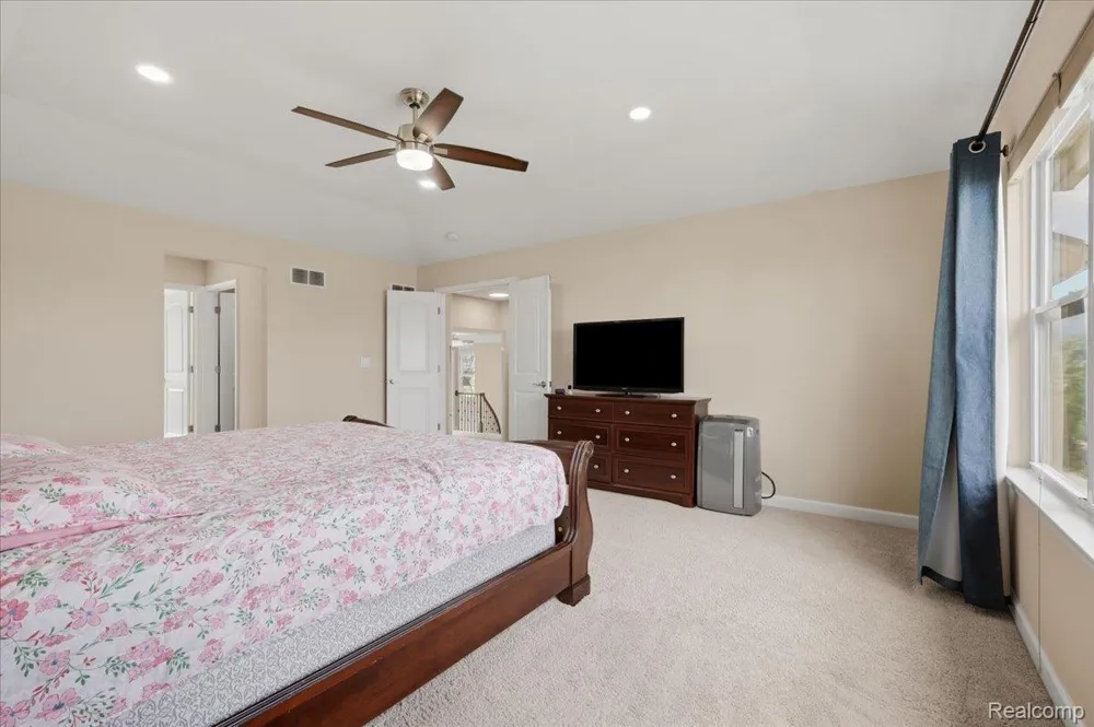 4810 E Stonegate Circle Orion Charter Township, MI 48359