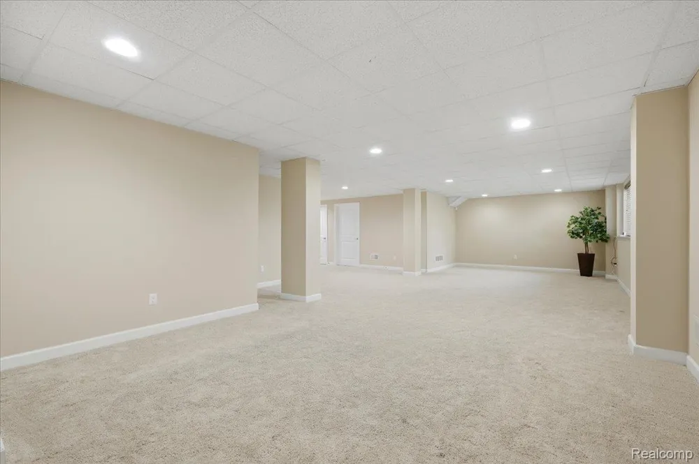 4810 E Stonegate Circle Orion Charter Township, MI 48359