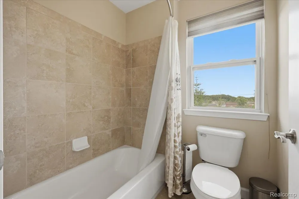 4810 E Stonegate Circle Orion Charter Township, MI 48359