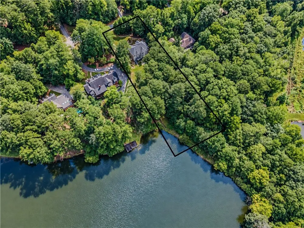 3551 Lochwolde Lane Snellville, GA 30039