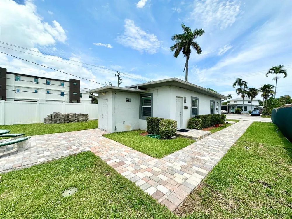 1041 NE 16th Avenue #W Fort Lauderdale, FL 33304