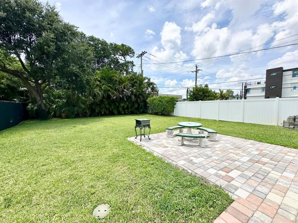 1041 NE 16th Avenue #W Fort Lauderdale, FL 33304