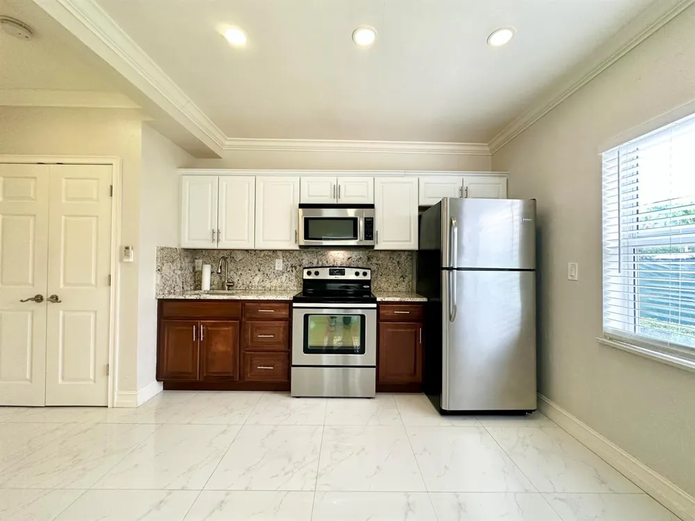 1041 NE 16th Avenue #W Fort Lauderdale, FL 33304