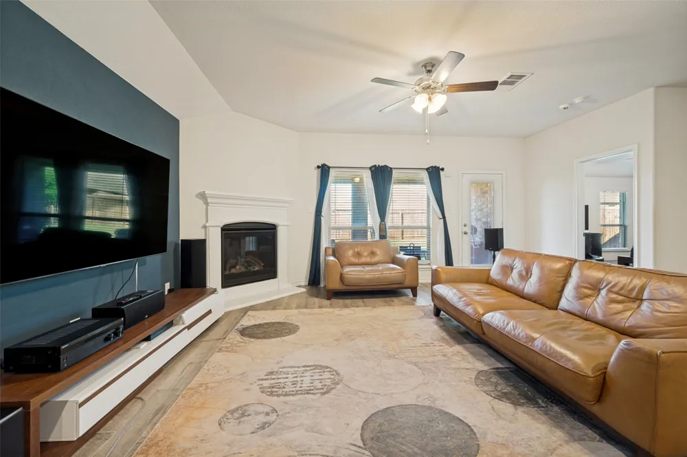 3215 Texas Trail Aubrey, TX 76227