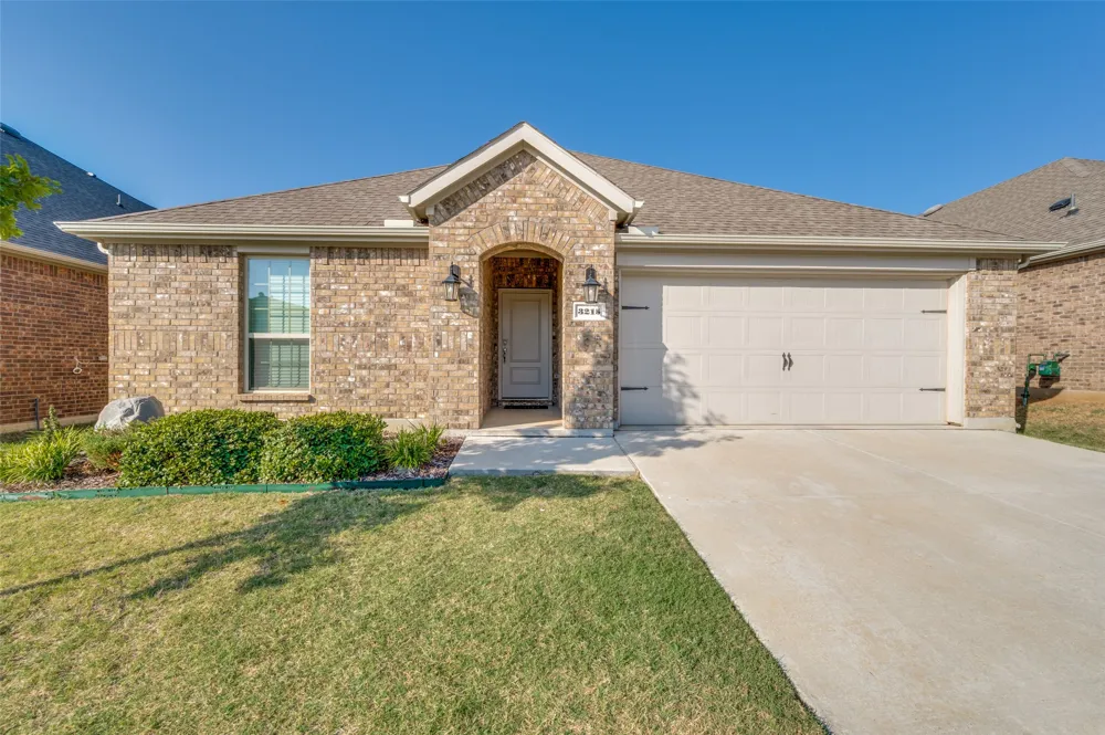3215 Texas Trail Aubrey, TX 76227