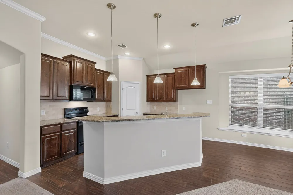 2100 McAllister Princeton, TX 75407