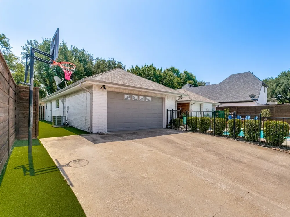 16821 Park Hill Drive Dallas, TX 75248