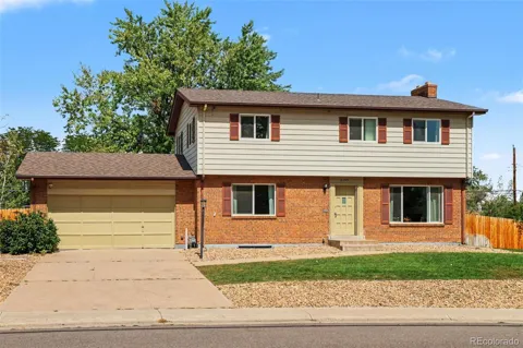 2155 E Noble Place