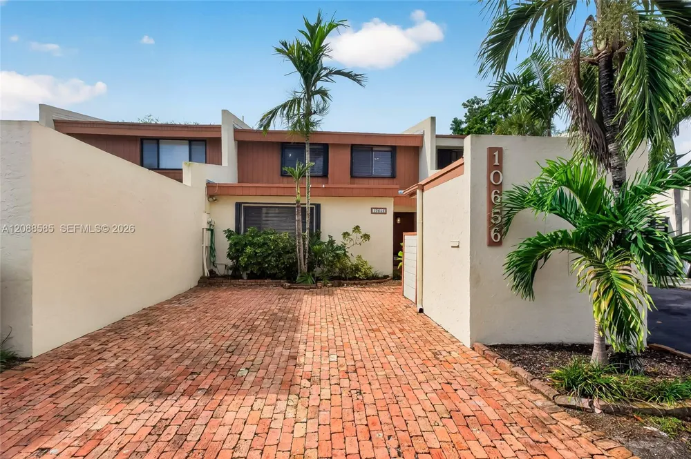 10656 SW 76th Ter Miami, FL 33173