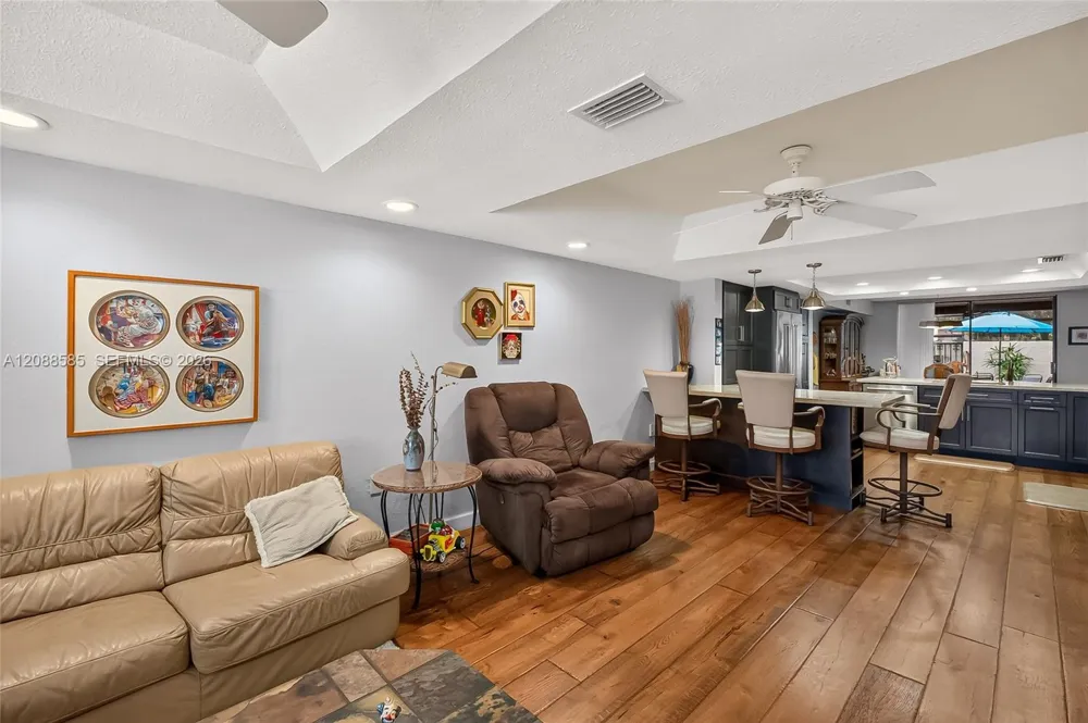 10656 SW 76th Ter Miami, FL 33173