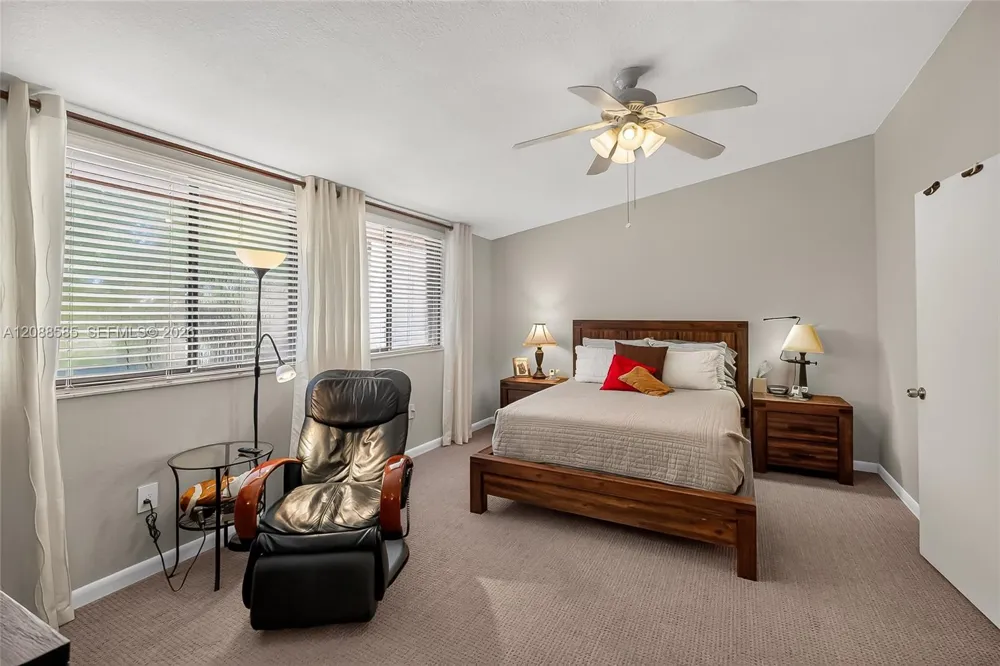 10656 SW 76th Ter Miami, FL 33173