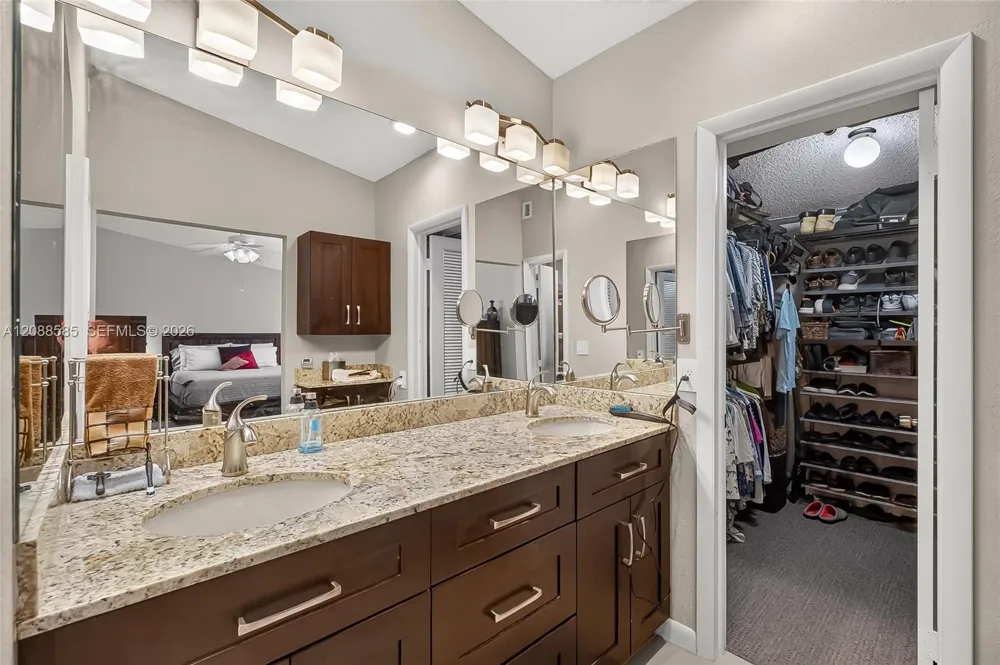 10656 SW 76th Ter Miami, FL 33173